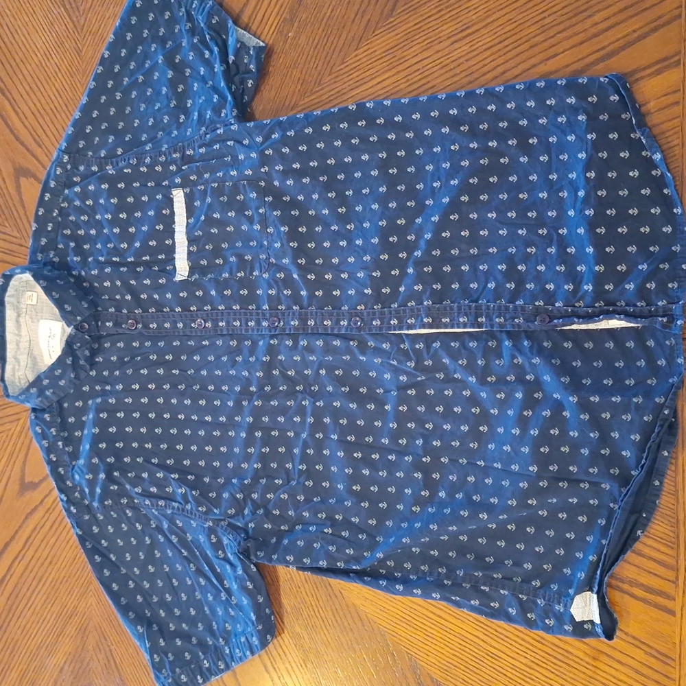 2/$25-Men's XL short sleeve shirt